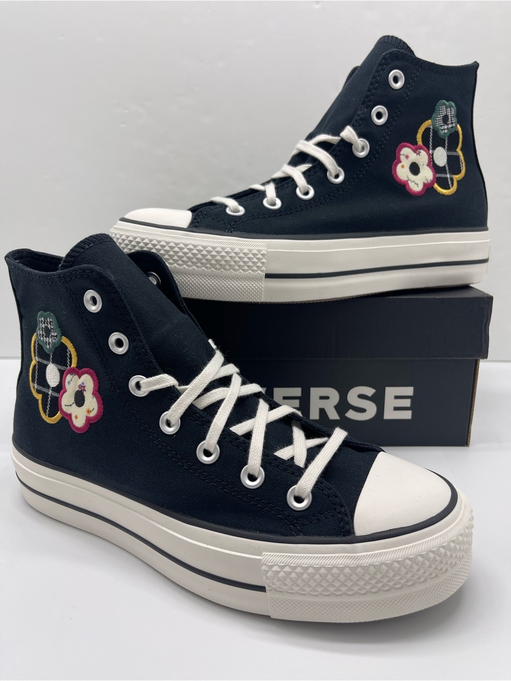 Converse A15534F
CTAS LIFT HI
BLACK/WHITE/SUNNY ANGLE Platform Sneakers - Picture 13 of 16